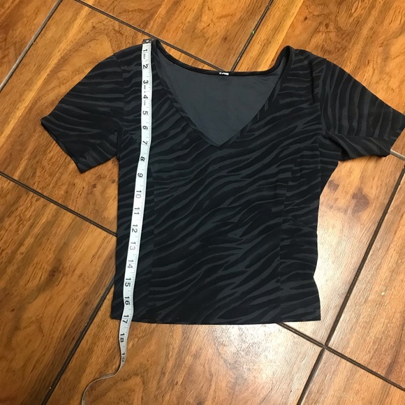 Lululemon" Nulu Cropped Slim Yoga Short Sleeve-Le Tigre Camo Deep Coal Multi - Picture 16 of 16